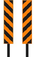 עמודי הכוונה, בצד הכביש: